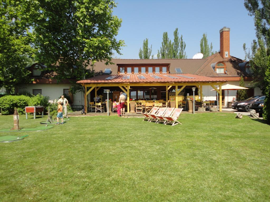 Hotel Monopoly Balatonalmádi Exteriér fotografie